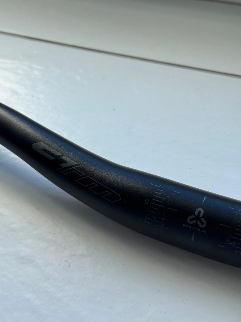 MTB řidítka hliník CTM 31,8/760 mm, zdvih 20 mm 9 stupňů