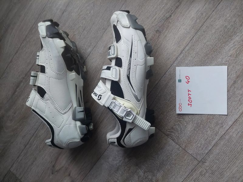 Tretry Giro, Specialized, Bontrager, Scott