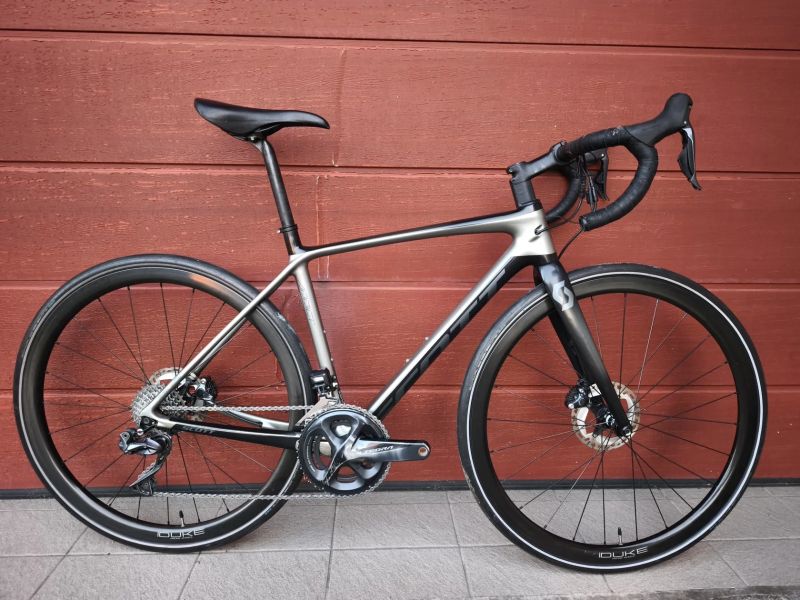 Scott addict XS 49, di2, karbonová kola Hunt