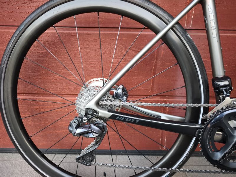 Scott addict XS 49, di2, karbonová kola Hunt