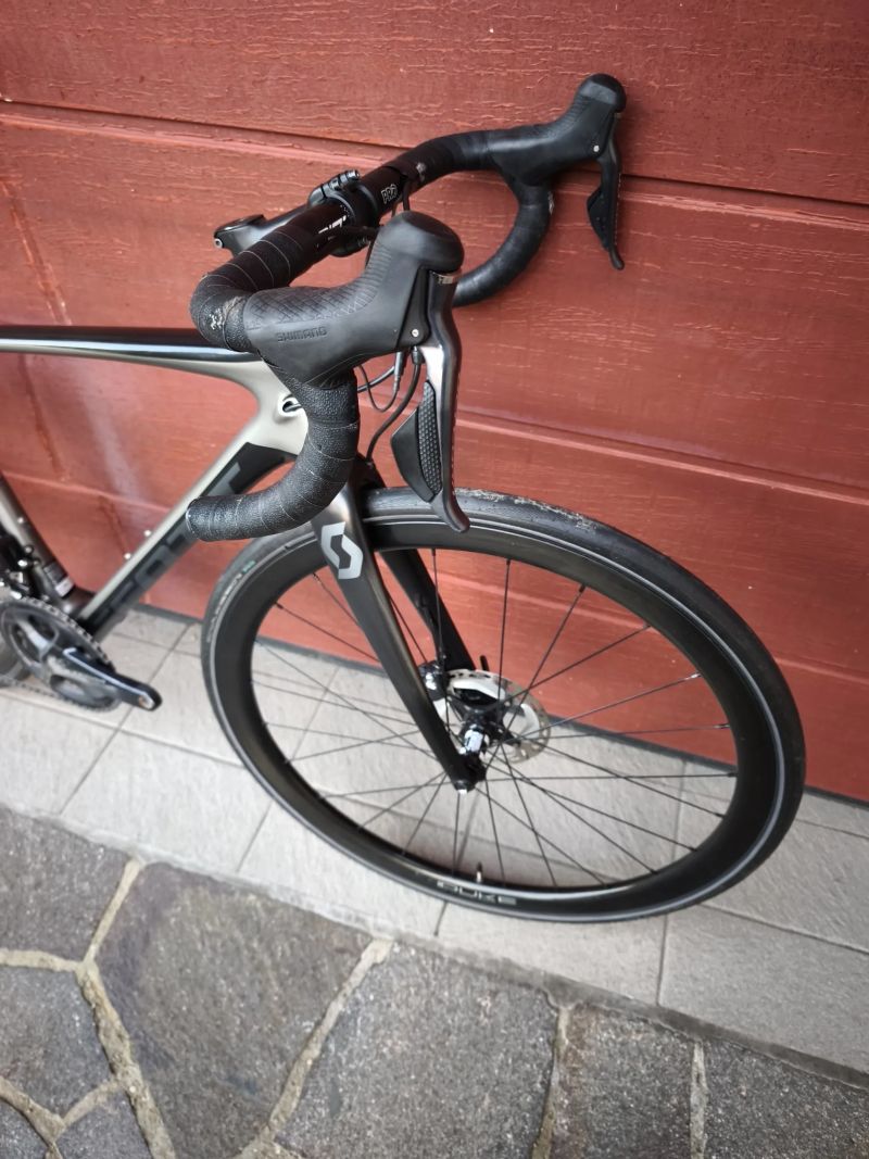 Scott addict XS 49, di2, karbonová kola Hunt