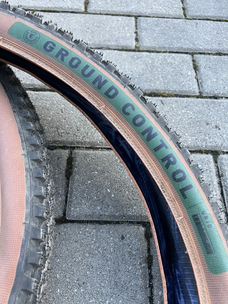 Prodam plaste Specialized Ground Control 29x2,35