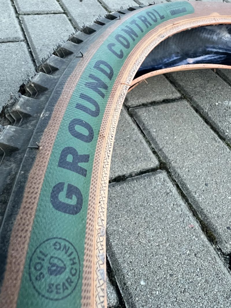 Prodam plaste Specialized Ground Control 29x2,35