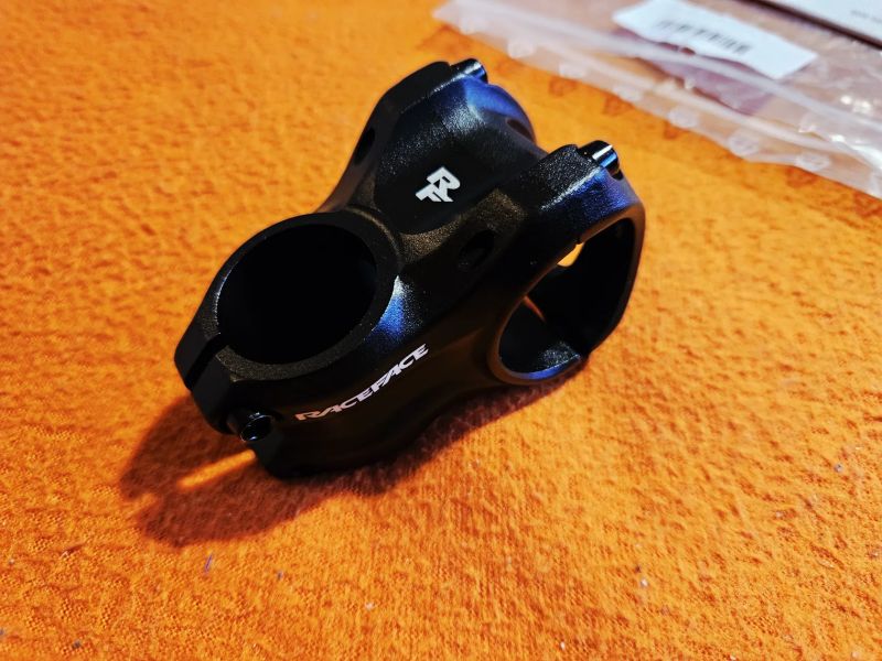 Novinka Predstavec Race Face Affect R35 40mm