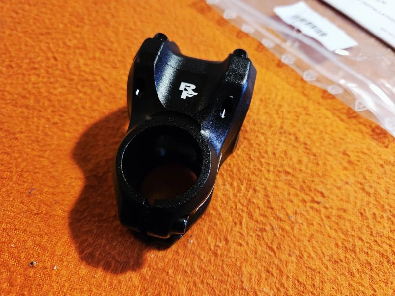 Novinka Predstavec Race Face Affect R35 40mm