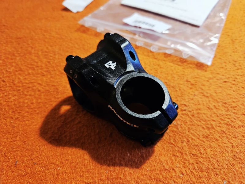 Novinka Predstavec Race Face Affect R35 40mm