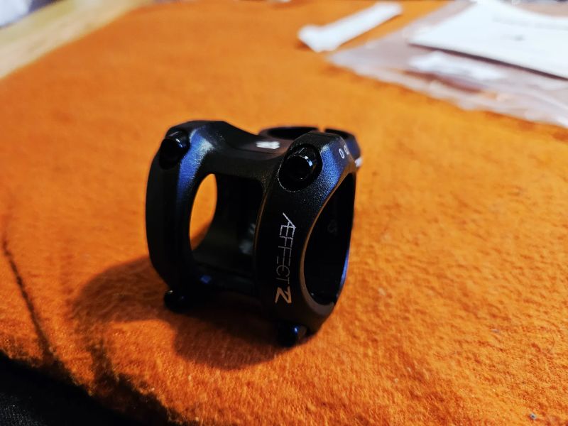 Novinka Predstavec Race Face Affect R35 40mm