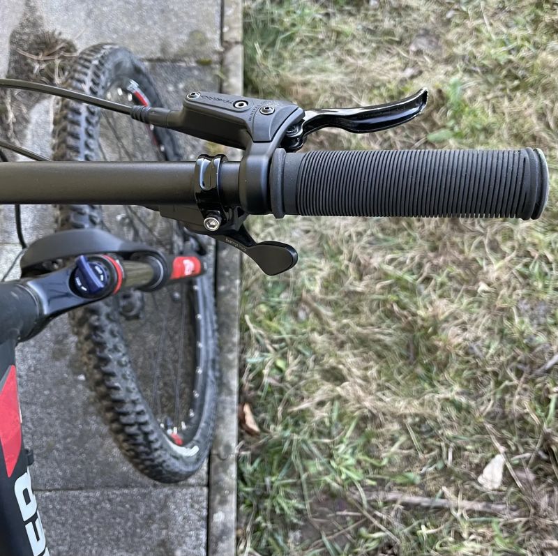 Rockrider Celoodpružené MTB - velmi pěkný stav 