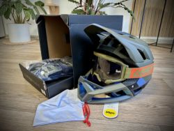 Helma Fox Racing Proframe Helmet Blocked, Ce, Olive Green Velikost: M + brýle Leatt 
