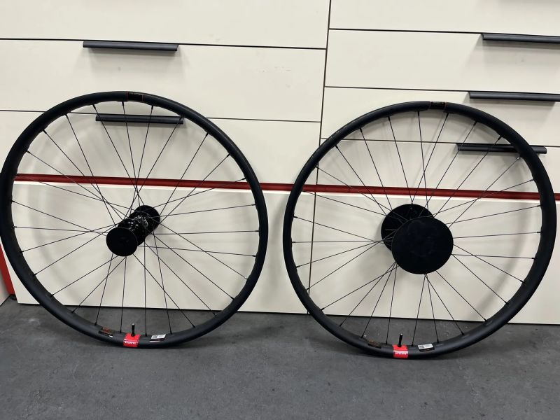 Kola 29 santa cruz / industry nine