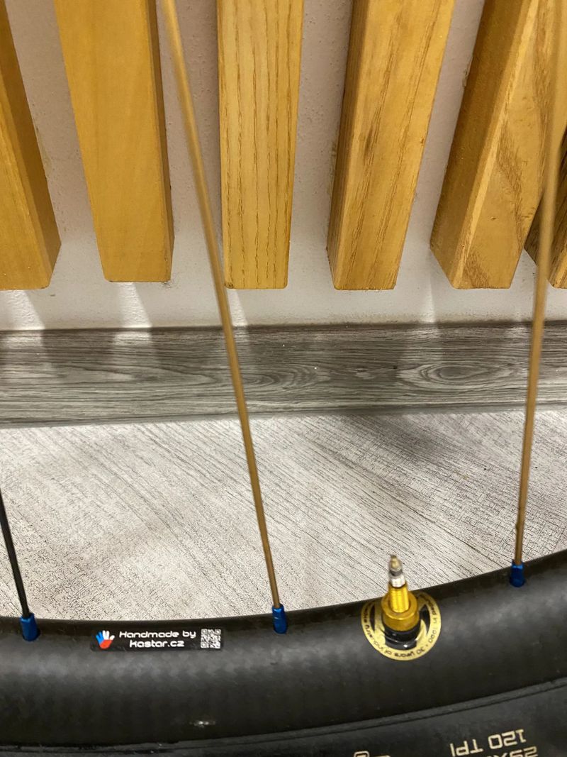 Závodní karbonová kola Kastar K27