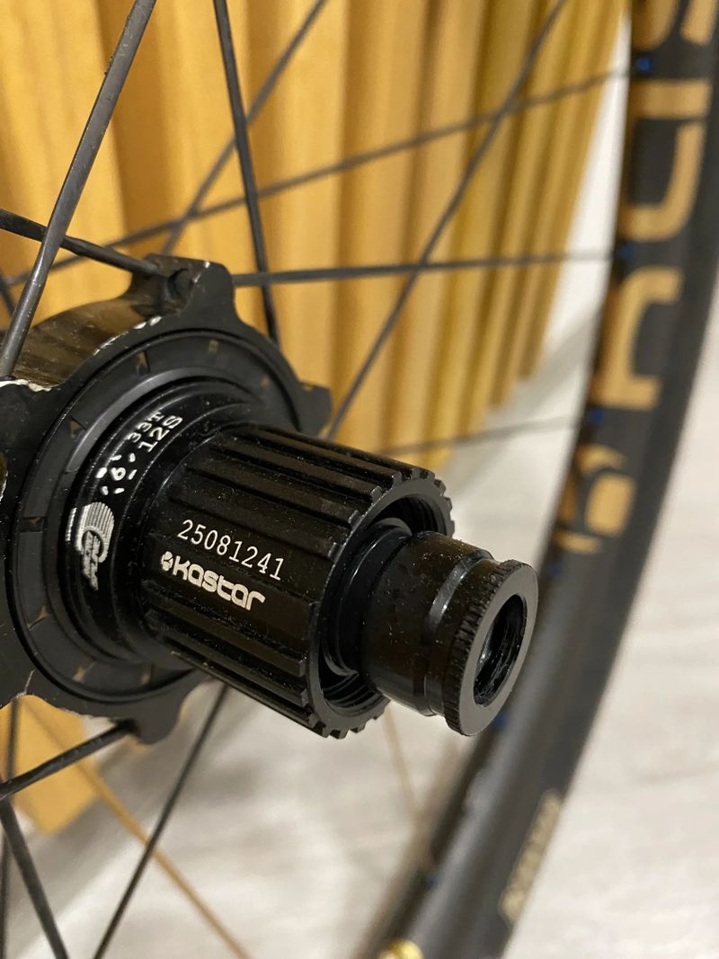 Závodní karbonová kola Kastar K27