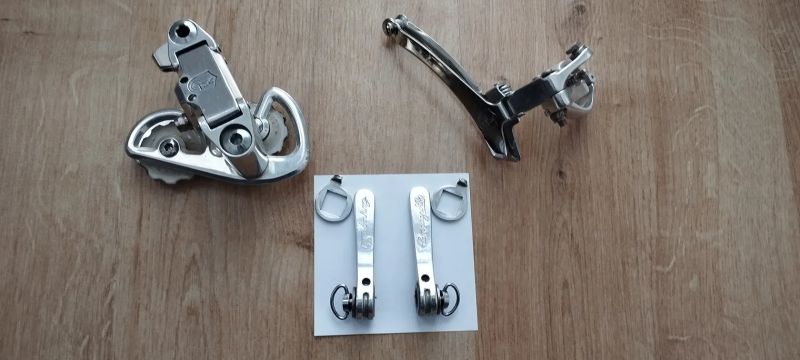 Prodám sadu dílú-zadní přehazovačku, smyk a řadící páky Campagnolo
