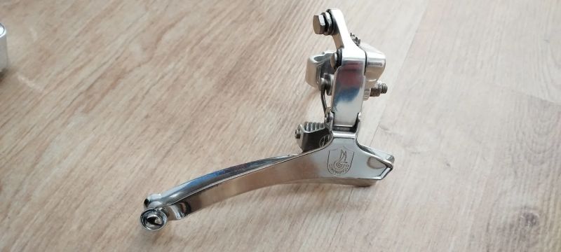 Prodám sadu dílú-zadní přehazovačku, smyk a řadící páky Campagnolo