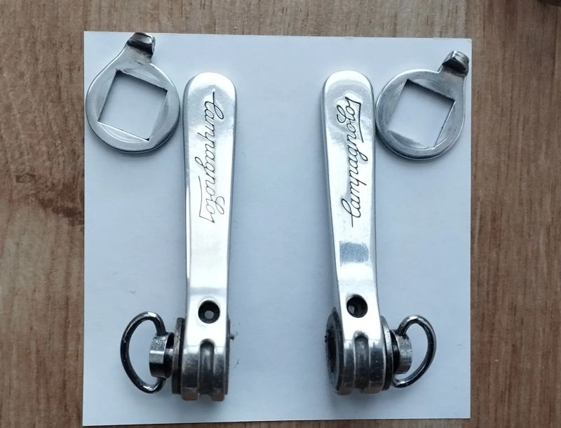 Prodám sadu dílú-zadní přehazovačku, smyk a řadící páky Campagnolo