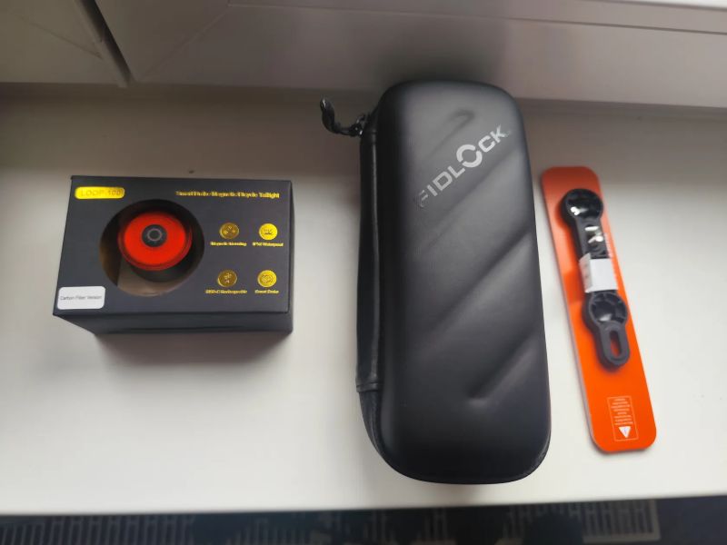 Chytré zadní světlo + toolbox Fidlock