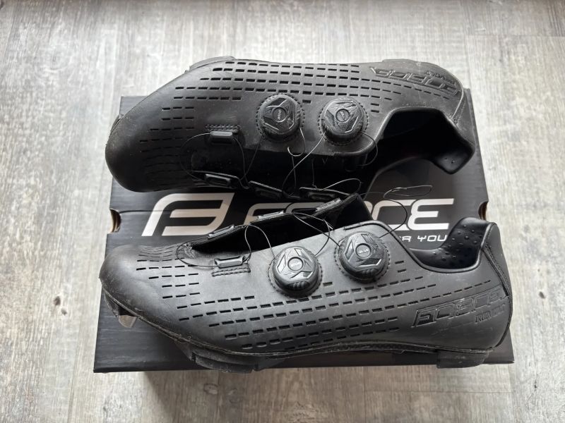 MTB boty Force Revolt Carbon EU 44 - délka stélky 28cm