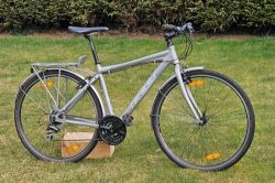 Trekingové kolo Felt