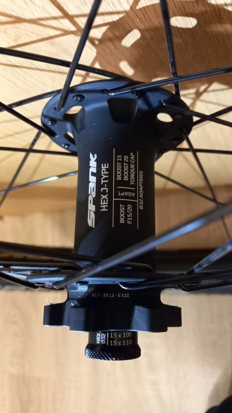 SPANK SPIKE RACE 33 27,5+