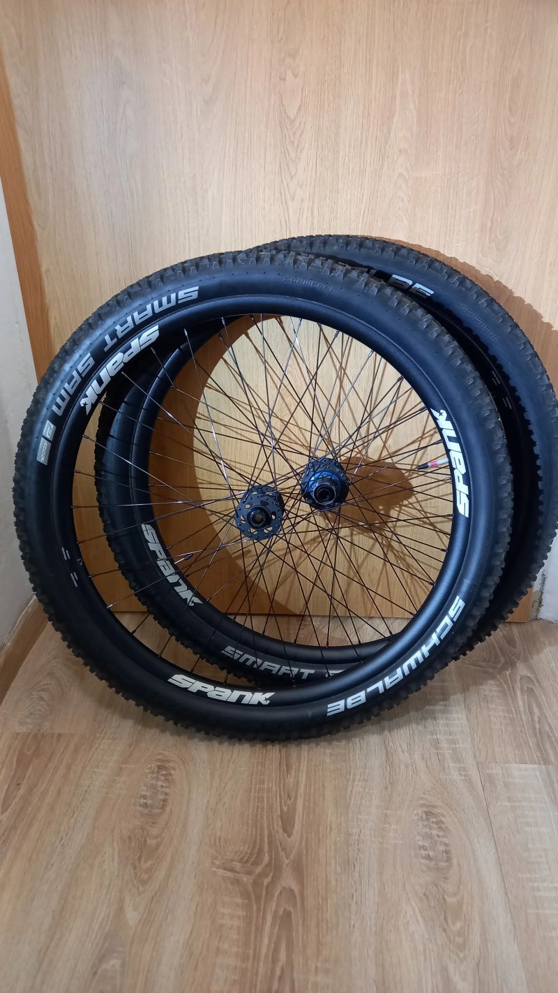 SPANK SPIKE RACE 33 27,5+