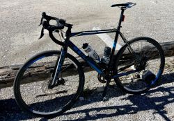 Cyklokros / Gravel Cube Cross Race (Shimano 105) – Polohydraulické brzdy, po servisu