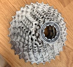 Prodám kazetu Shimano CS-HG500-10, zánovní (pouze 500 km na trenažéru)