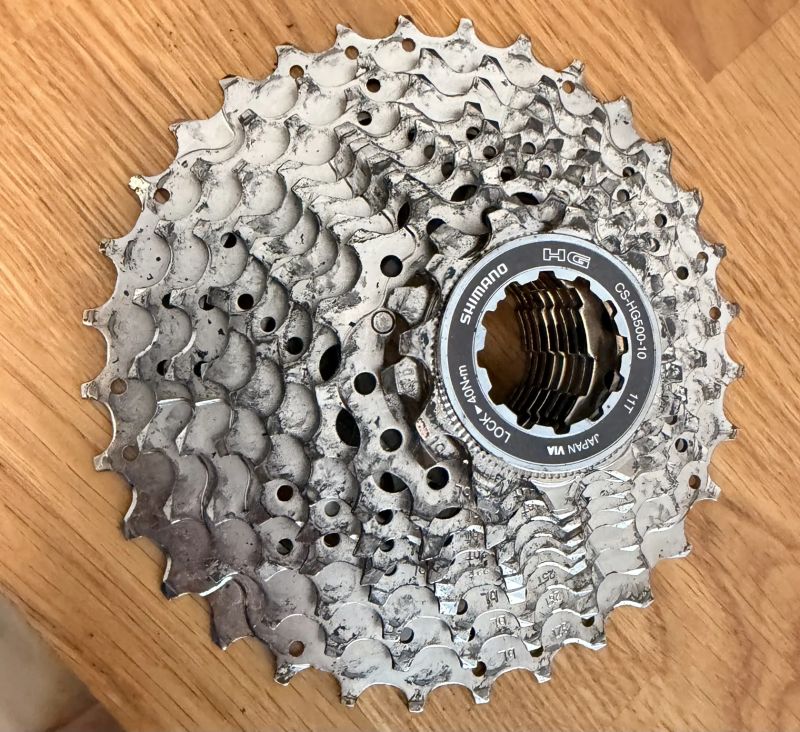 Prodám kazetu Shimano CS-HG500-10, zánovní (pouze 500 km na trenažéru)