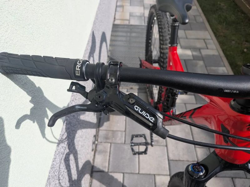 Ghost SLAMR X 7.9 LC – karbon, TOP stav, servisované