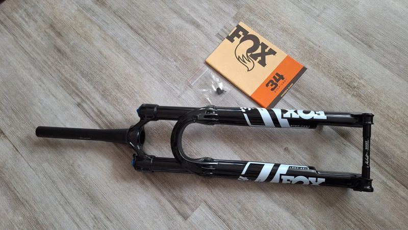 Odpružná vidlice Fox 34