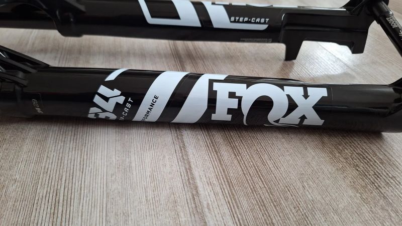 Odpružná vidlice Fox 34