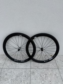 Zánovní Gravel Hliníková kola DT Swiss + pláště