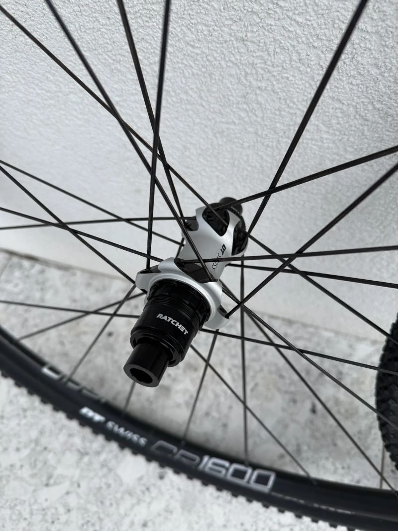 Zánovní Gravel Hliníková kola DT Swiss + pláště