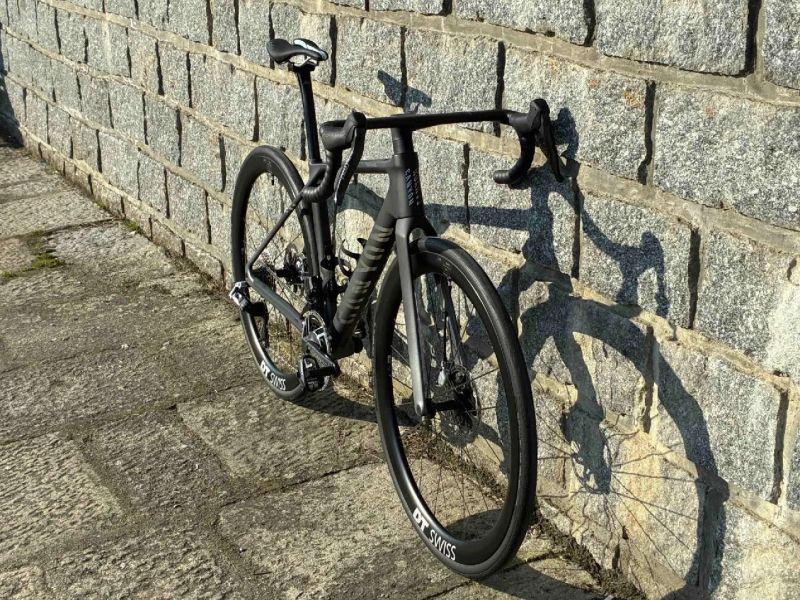 Prodám špičkový zánovní Canyon Endurace CFR Sram Red AXS / sleva 60.000 Kč / najeto pouhých 500 km