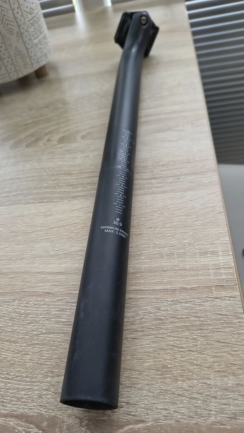 Karbonová sedlovka 400mm, 30.9 