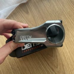 Představec a řídítka Deity