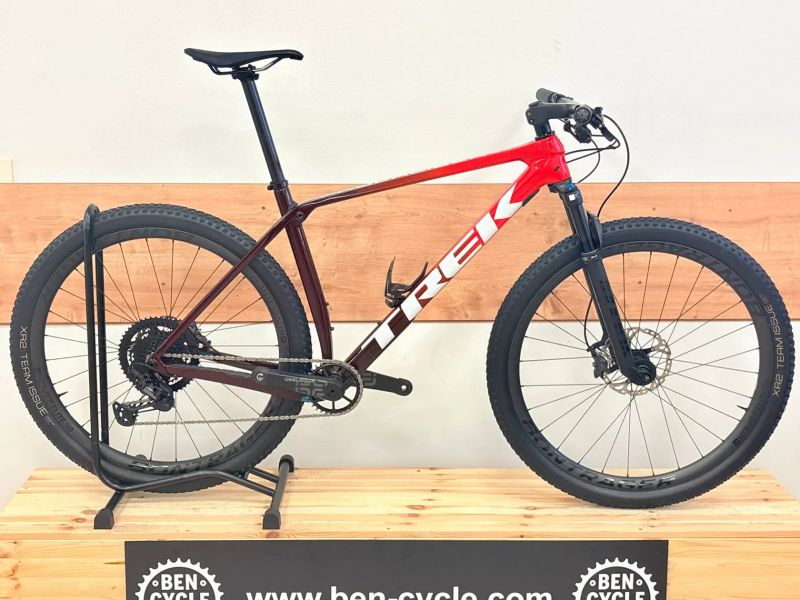 Trek Procaliber 9.8 karbonová kola bontrager kovee Elite 30