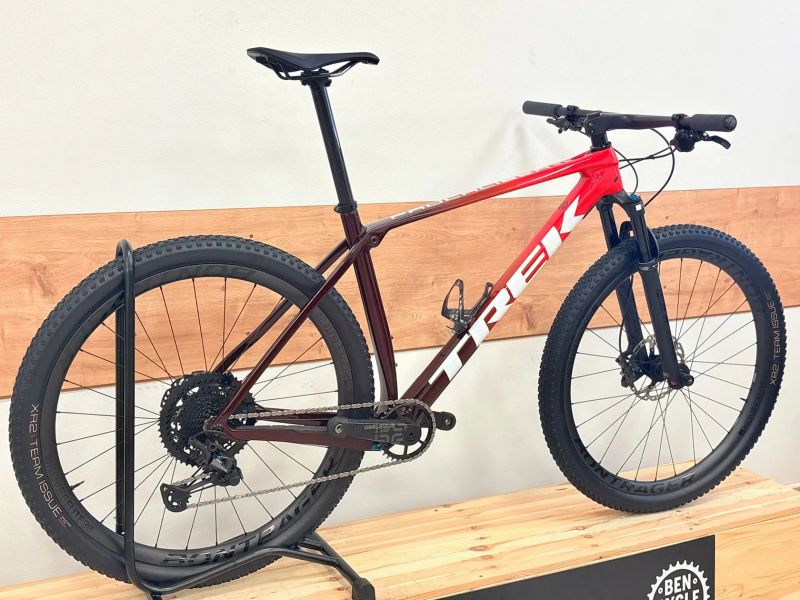 Trek Procaliber 9.8 karbonová kola bontrager kovee Elite 30