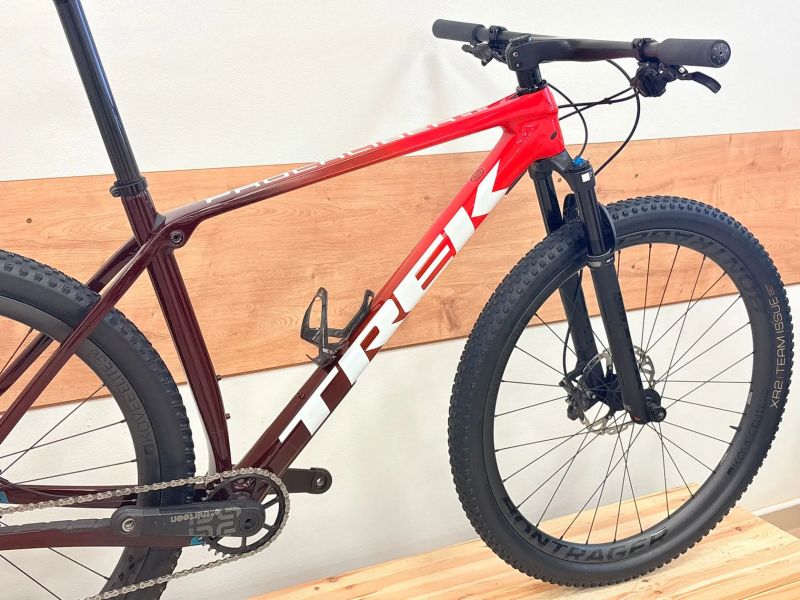 Trek Procaliber 9.8 karbonová kola bontrager kovee Elite 30