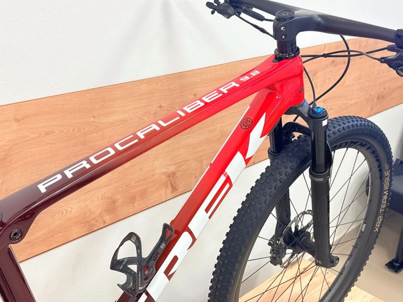 Trek Procaliber 9.8 karbonová kola bontrager kovee Elite 30