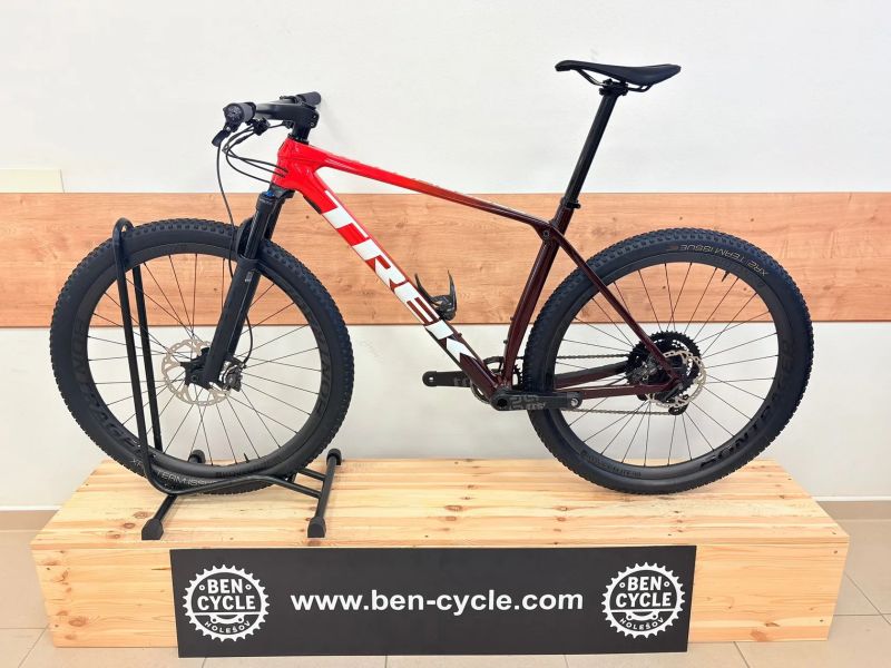 Trek Procaliber 9.8 karbonová kola bontrager kovee Elite 30