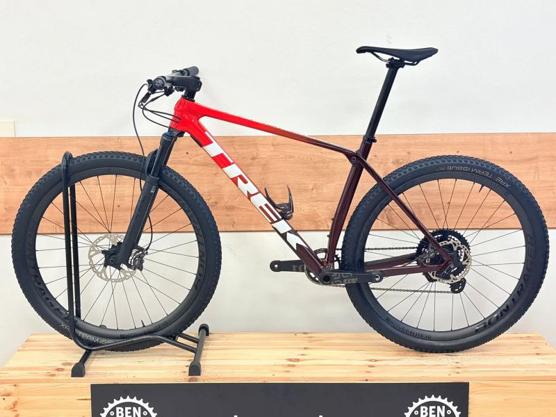 Trek Procaliber 9.8 karbonová kola bontrager kovee Elite 30