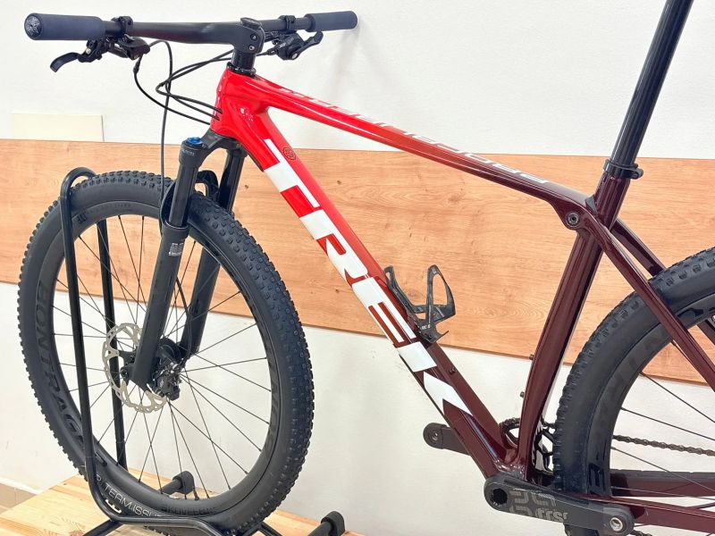 Trek Procaliber 9.8 karbonová kola bontrager kovee Elite 30