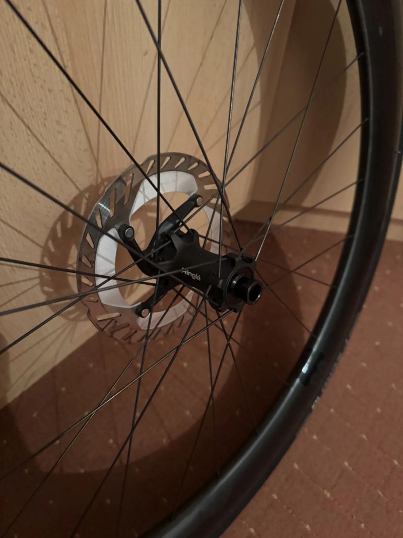 Zapletená kola Reynolds AR 60