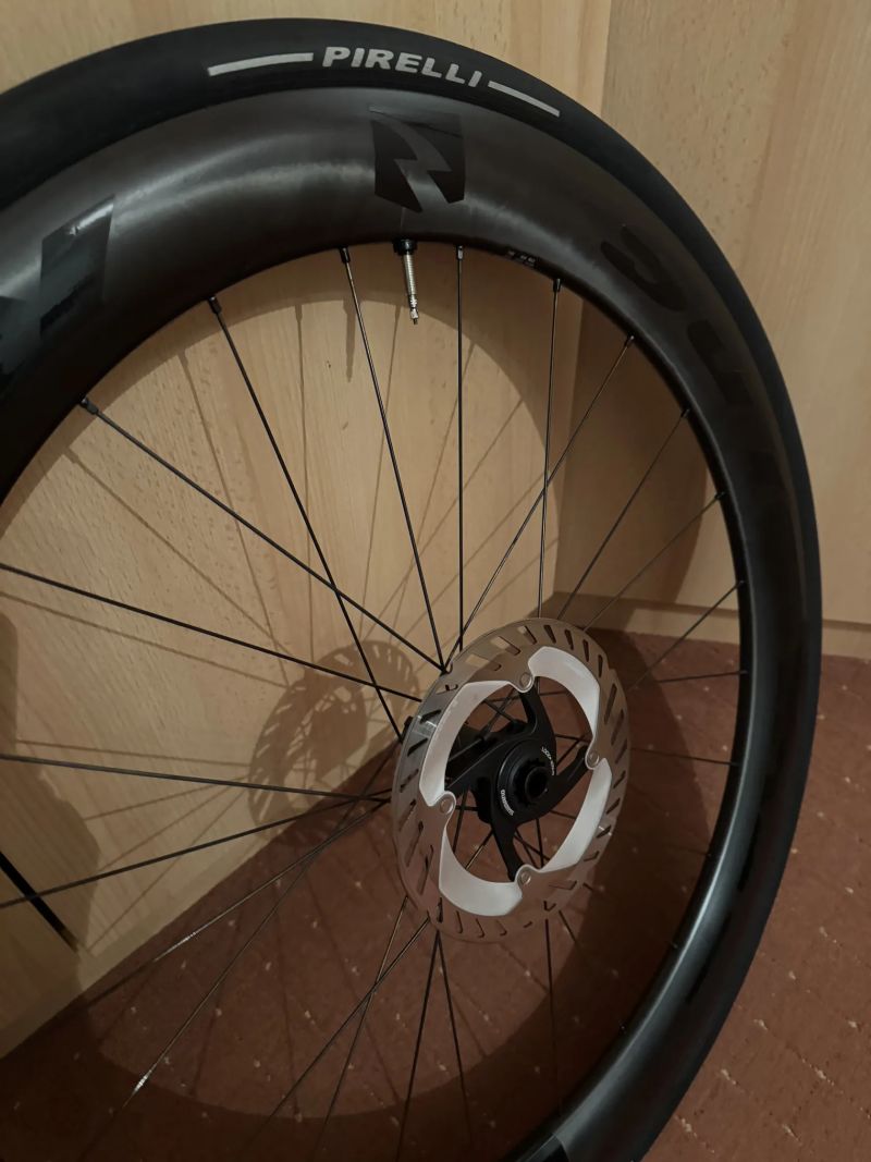 Zapletená kola Reynolds AR 60