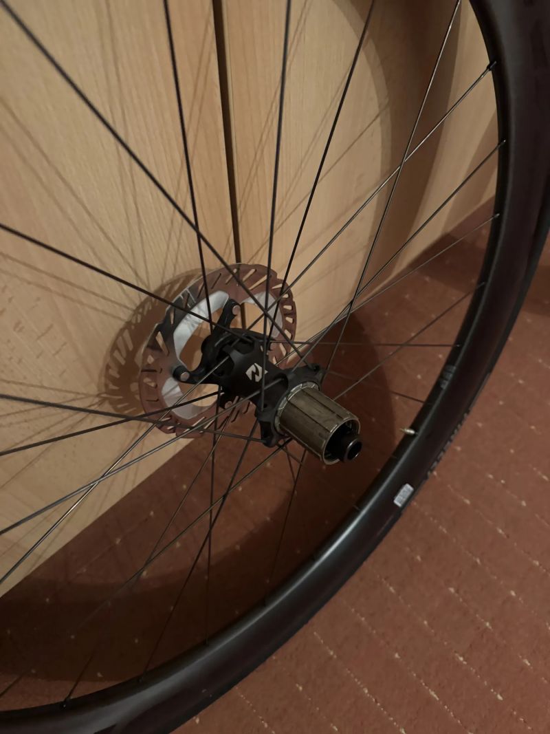 Zapletená kola Reynolds AR 60