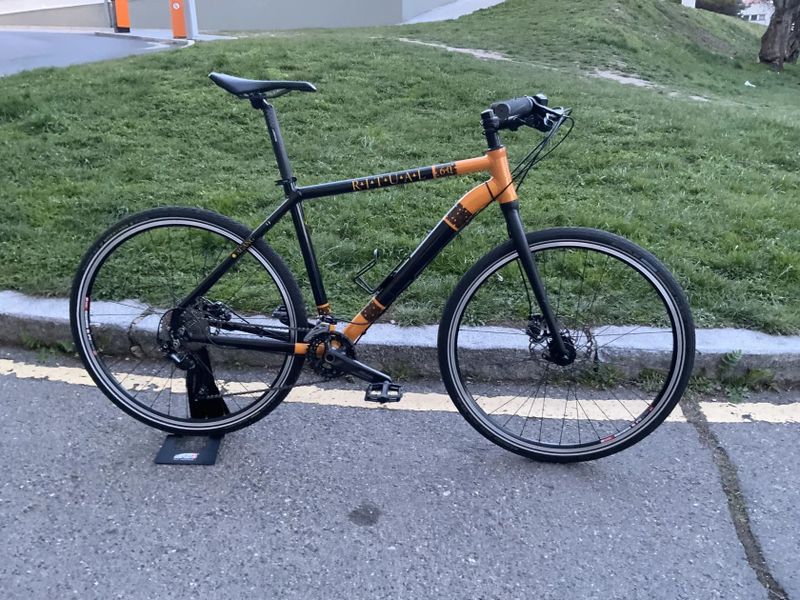 Trek / mesto z novych dilu na ramu Agang Ritual, Schwalbe Marathon, DT Swiss, Shimano 2x10, kotouce