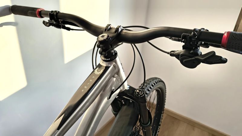 Rám Banshee Bikes Prime V3 XL, pružina i vzduchový tlumič., málo jetý
