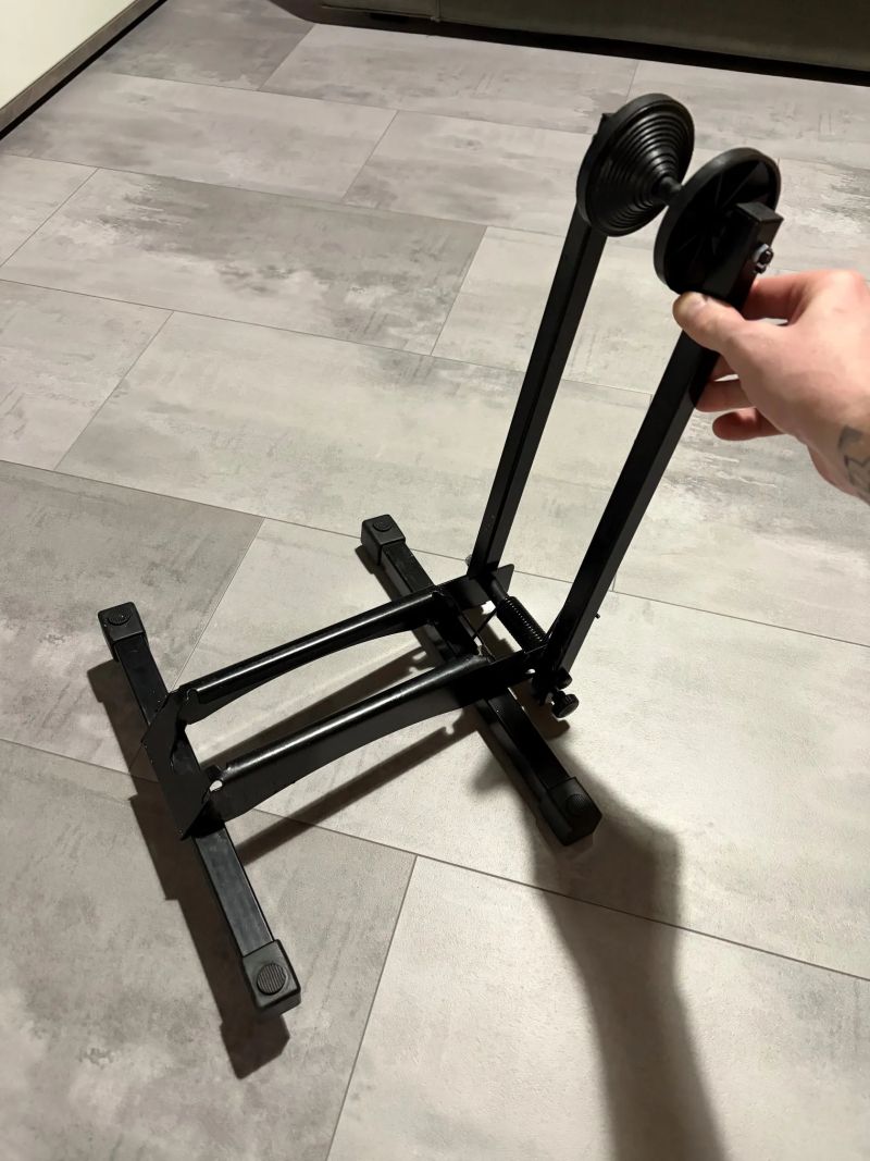 Skládací stojan na kolo