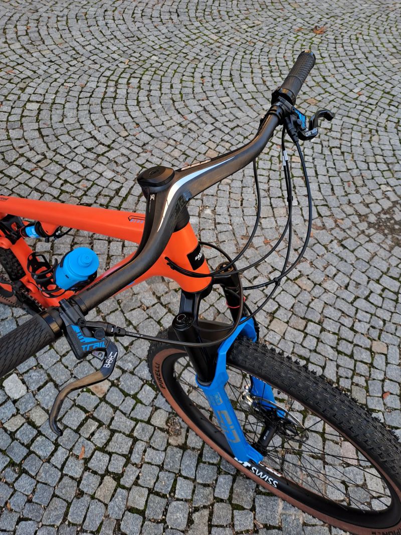 Zánovní custom Santa Cruz Blur C / Rock Shox Sid / Sram AXS / velikost XL / upgrade and tuning