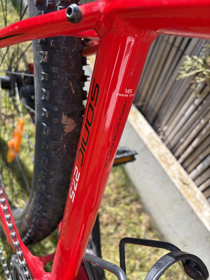 Author Sonic, rám 16”, hmotnost 12,2 kg